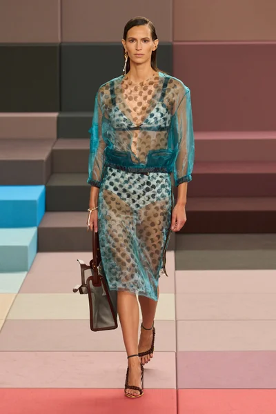 Look 70